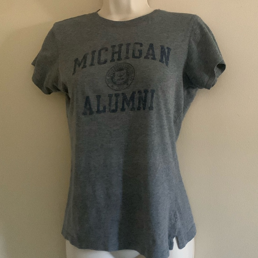 Michigan alumni small gray shirt